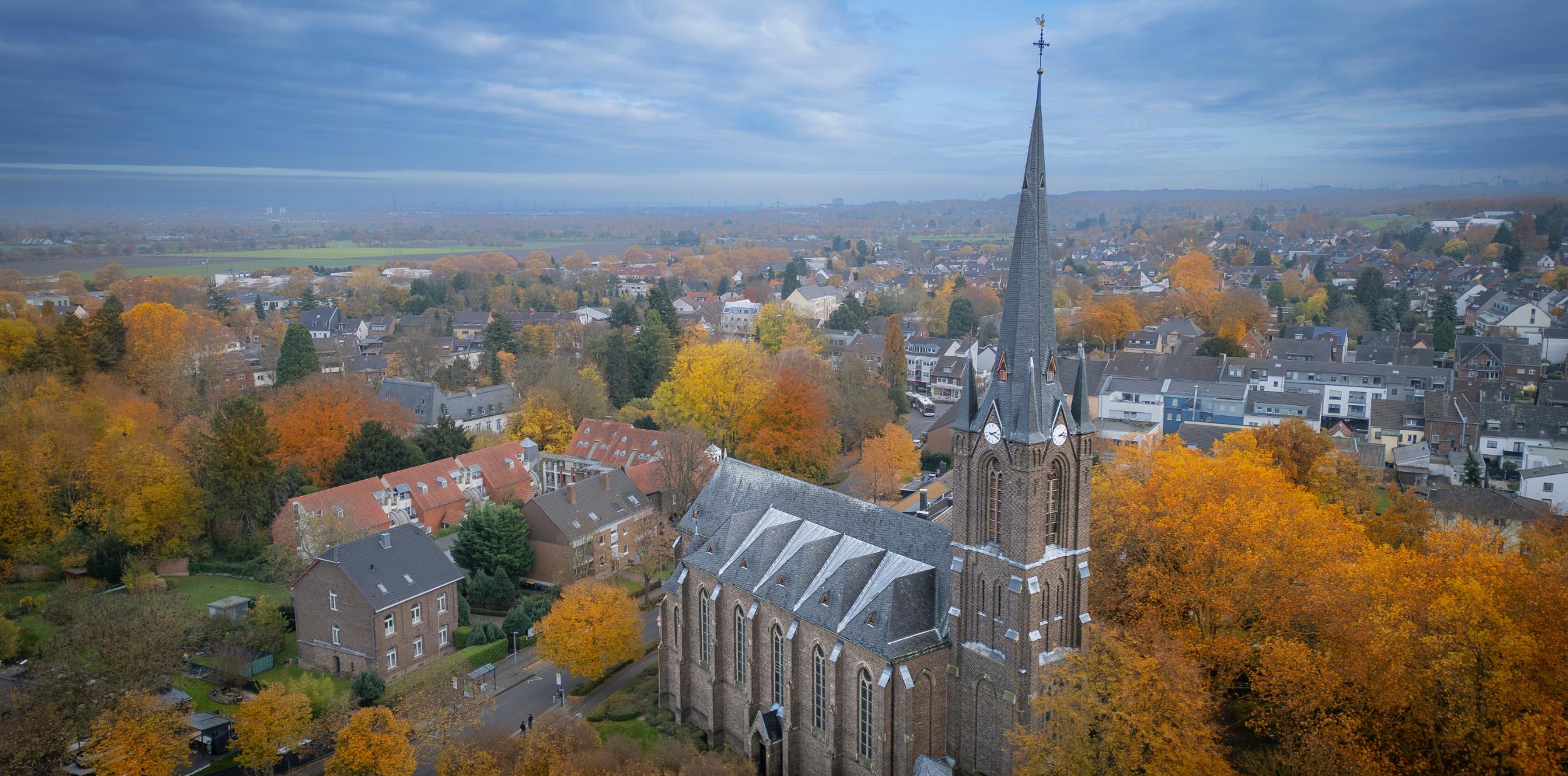 Luftaufnahme von der Kirche St.Dionysius