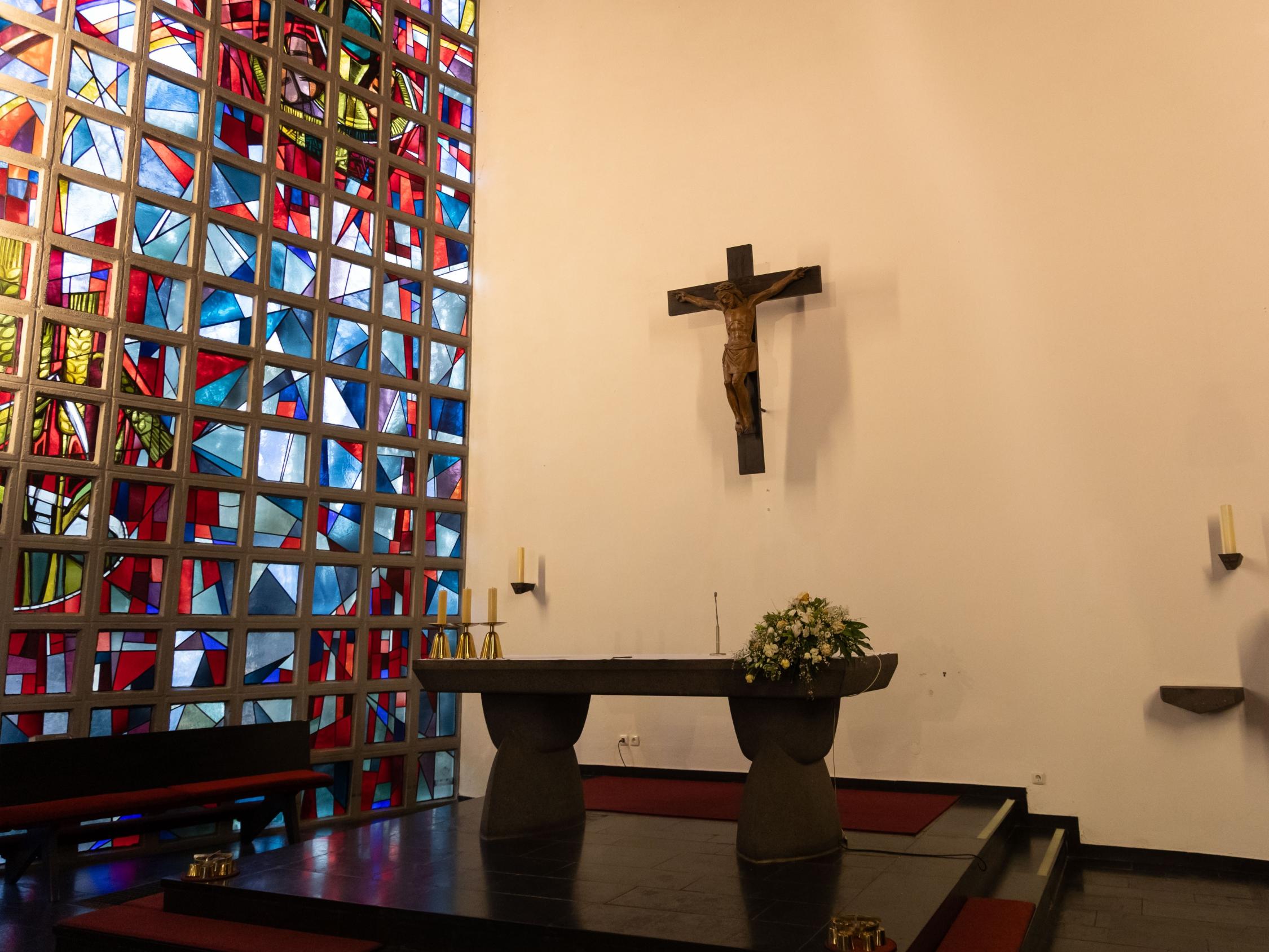 St. Johannes Baptist Altar mit buntem Fester