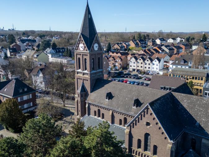 Kirche St. Katharina Alt-Hürth von oben_1