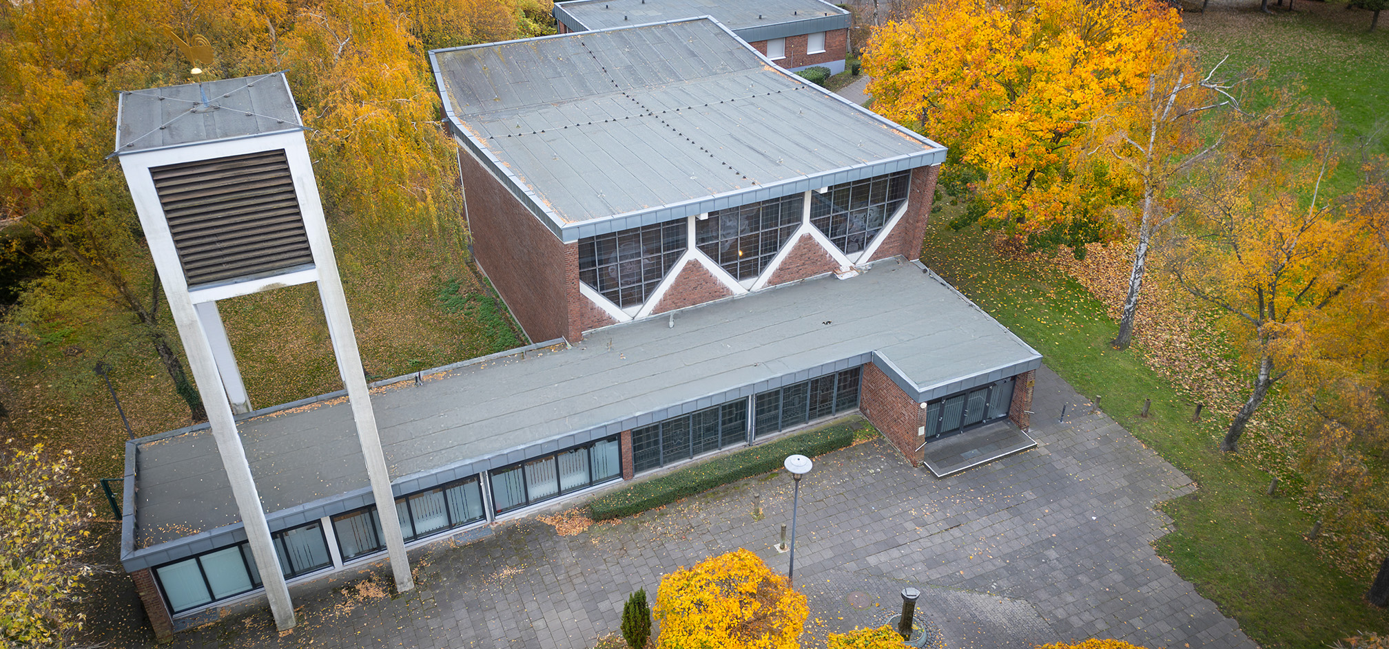 Bild aus der Vogelperspektive von der Kirche St. Maria am Brunnen