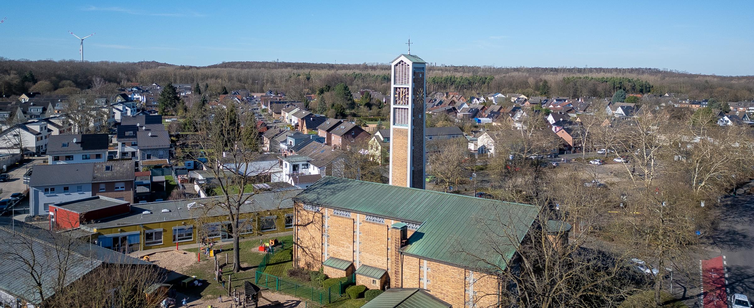 Kirche St. Wendelinus Berrenrath von oben_1