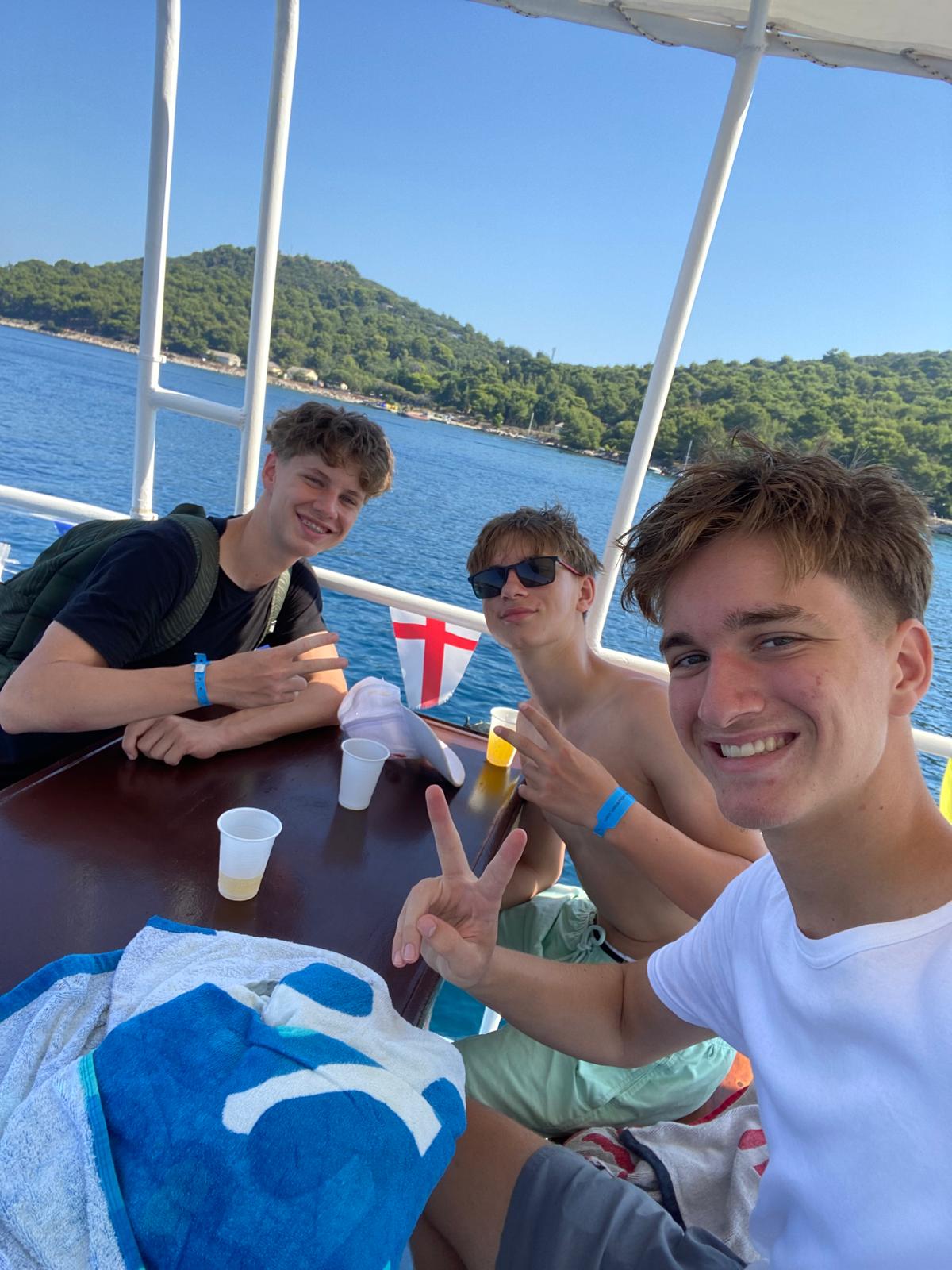 Anton, Sebastian und David auf der Reise.