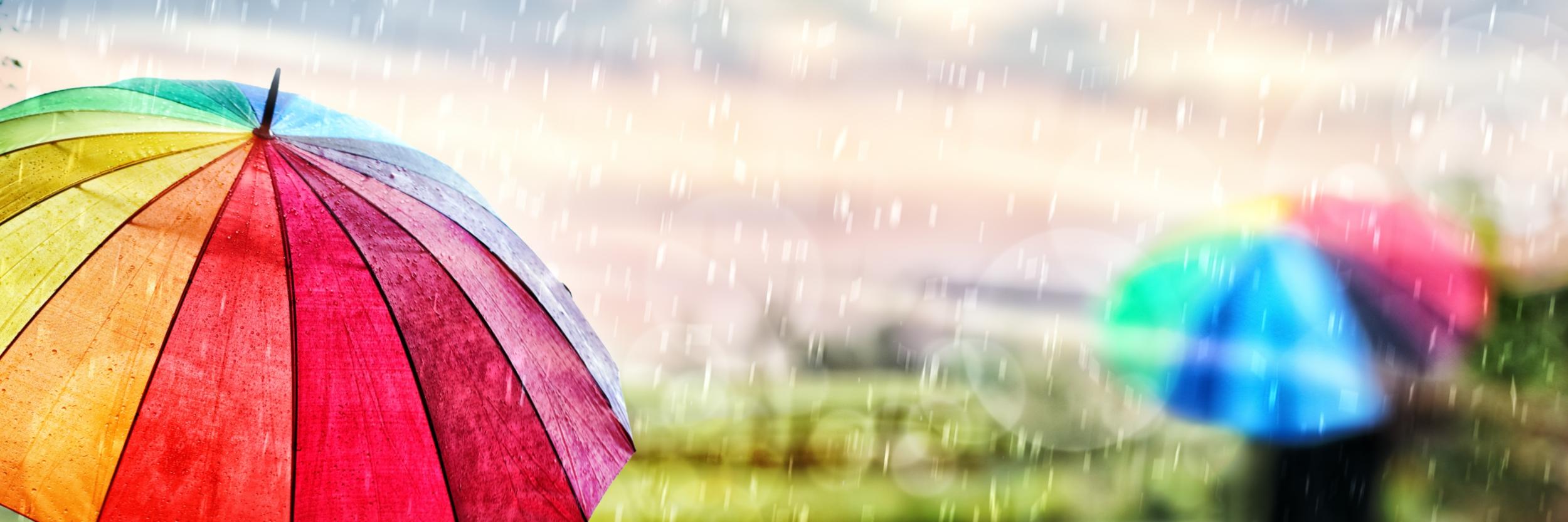 Bild von bunten Regenschirmen