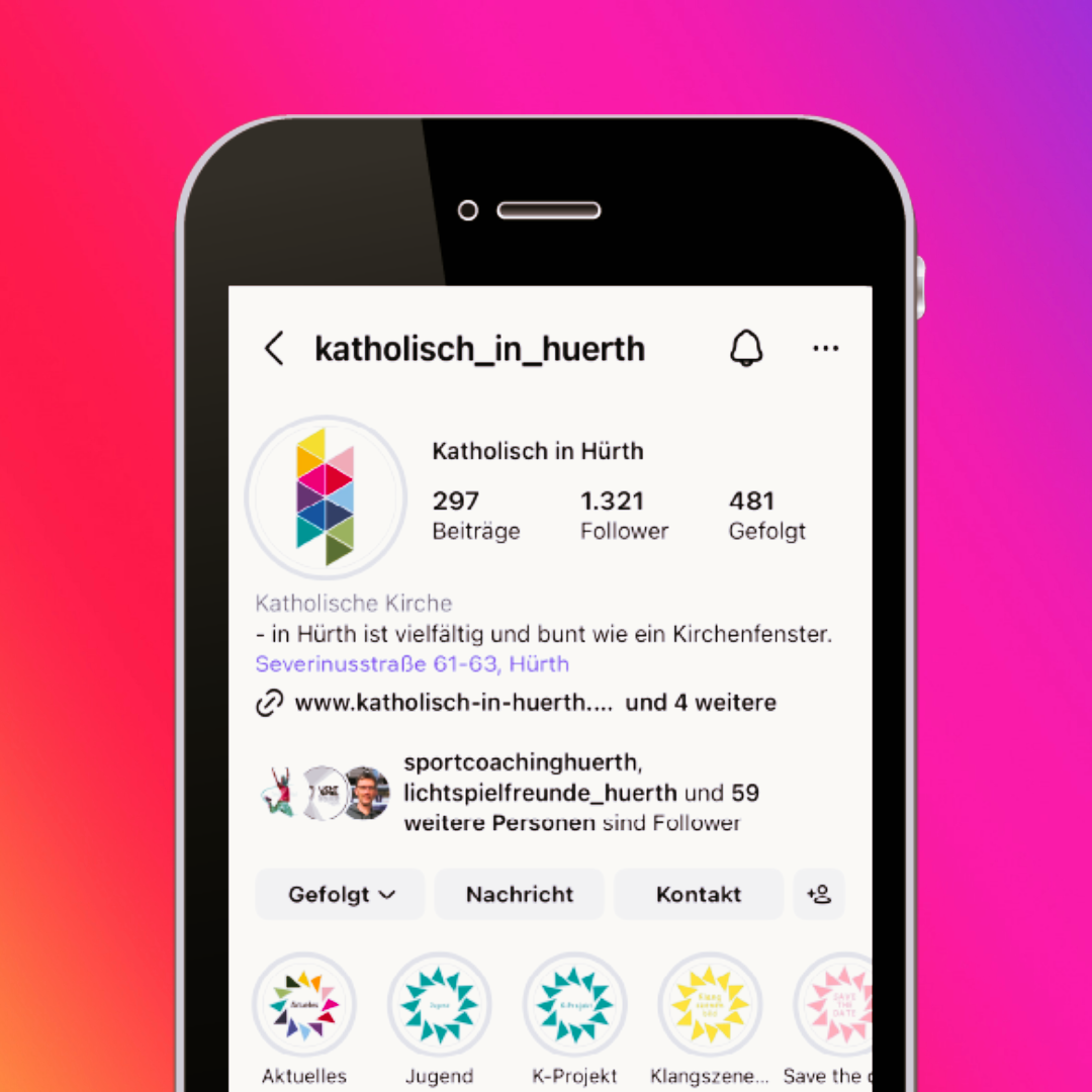 Bild mit einem Handy auf dem der Instagram Account von katholisch in Hürth zu sehen ist