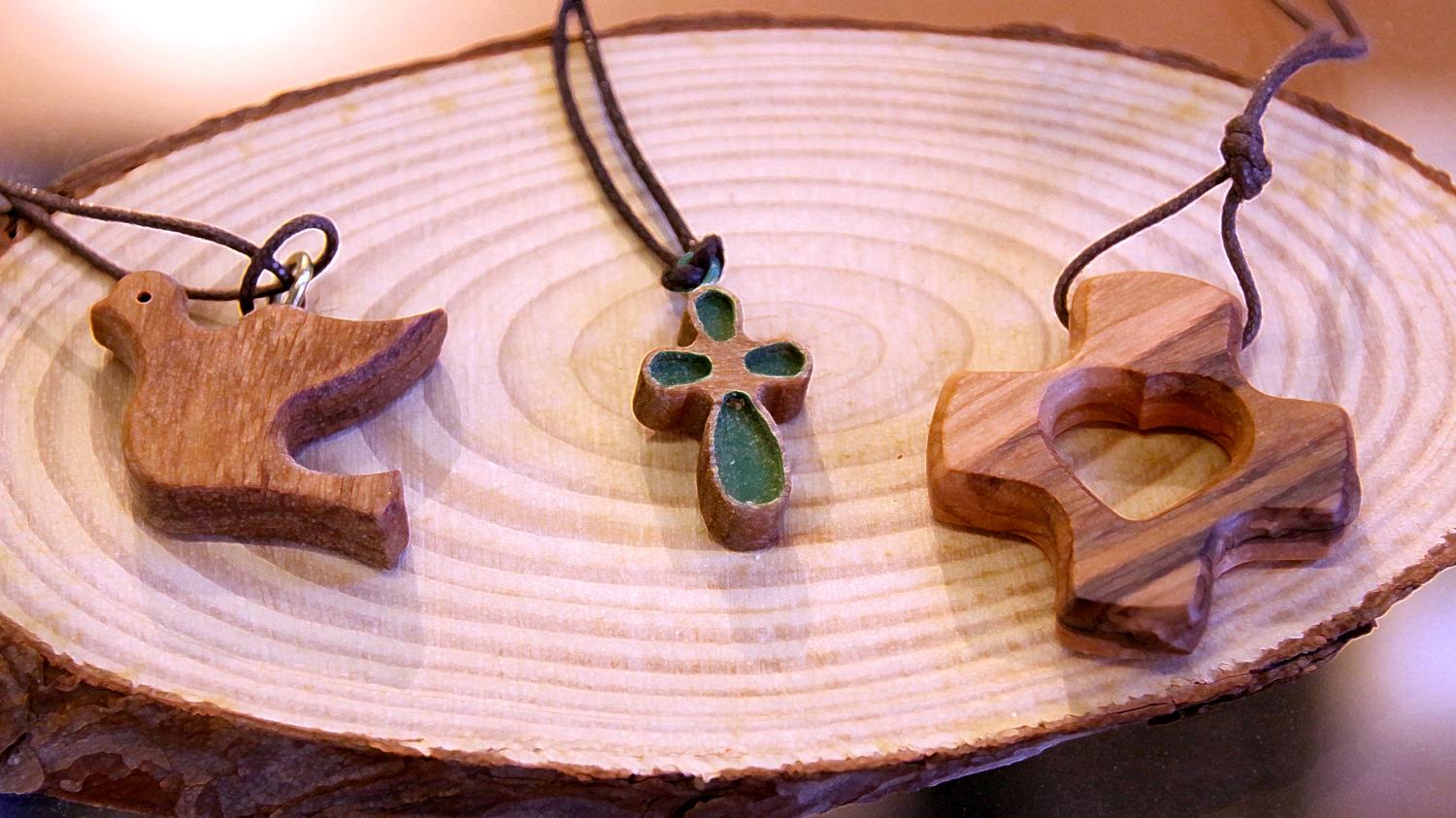 Schmuck und Bekenntnis