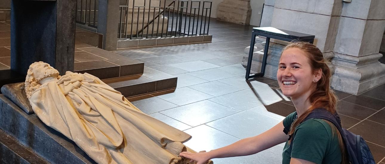 Pilgerin am Matthias Grab