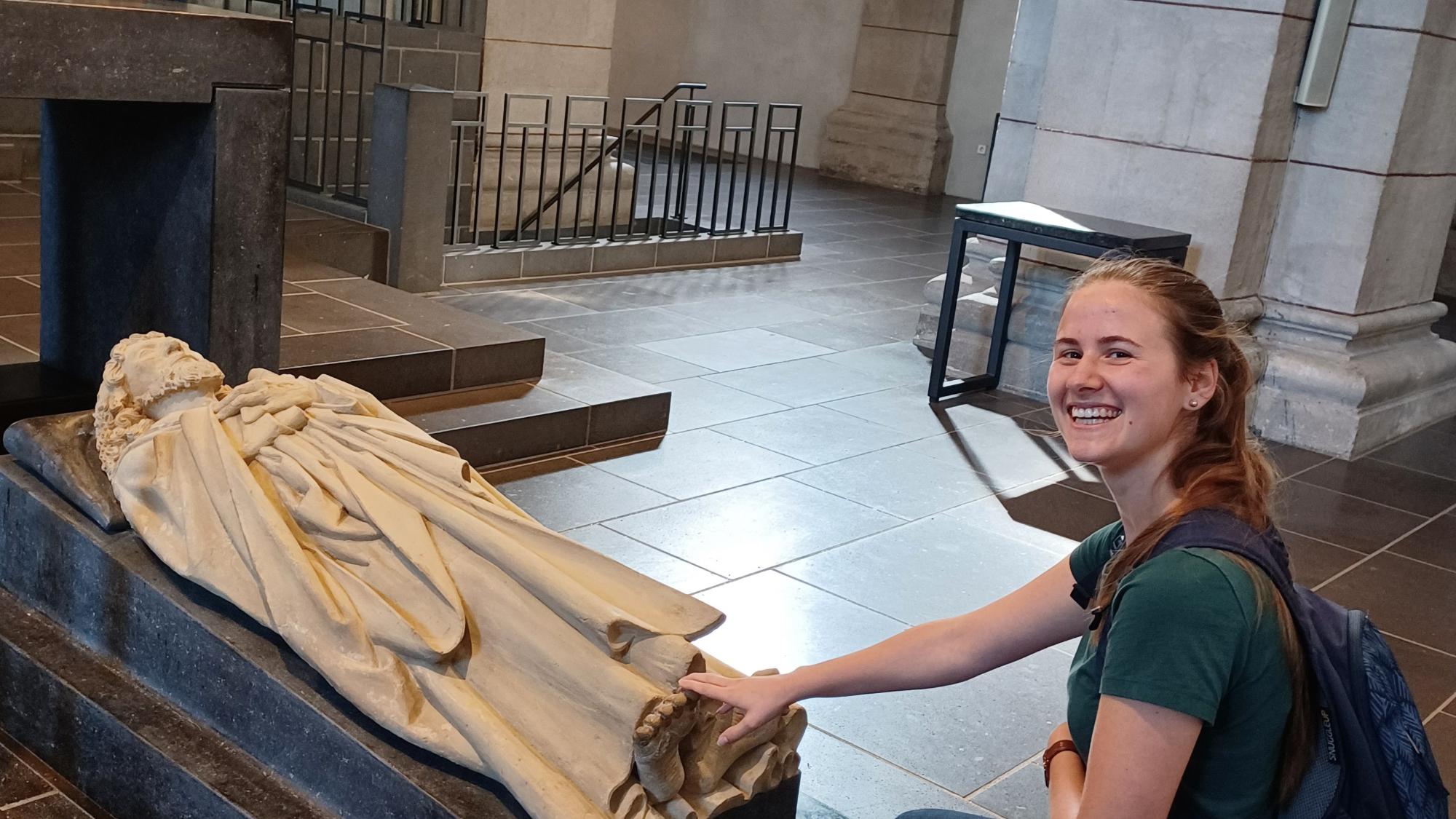 Pilgerin am Matthias Grab