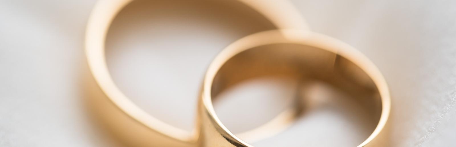 Trauringe, Ehe, Eheschließung, Feier, Goldhochzeit, Zeichen der Verbundenheit, Verbindung, Bindung, Paar, zusammen gehören, Zusammengehörigkeit, Sakrament der Ehe, Hochzeit, Ex-Bild-DB-ID: 19671